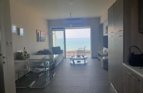 Pervolia Apartment | Periyiali Beach Sunset Suite A7