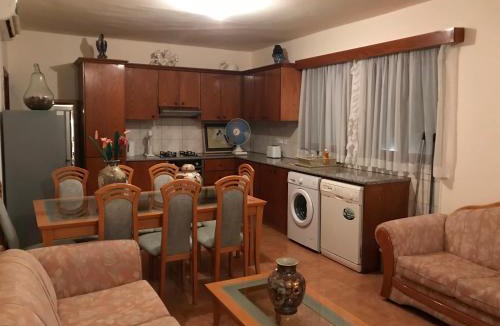 Pomos House | Pomos Small Sunny House