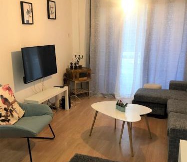 Larnaca Apartment | Cozy Holiday Apartment In Larnaca Near Foinikoudes