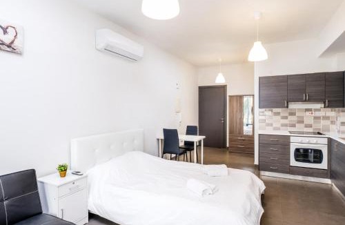 Larnaca City Centre Apartment | Spacious Studio Downtown