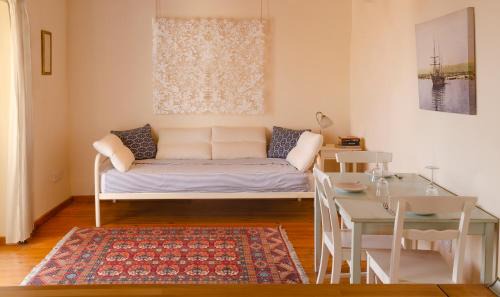 Tochni Apartment | Dolphin Guest House and Studios