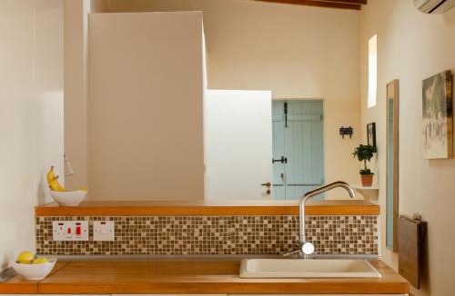Tochni Apartment | Dolphin Guest House and Studios