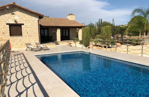 Maroni House | Paradise Traditional House