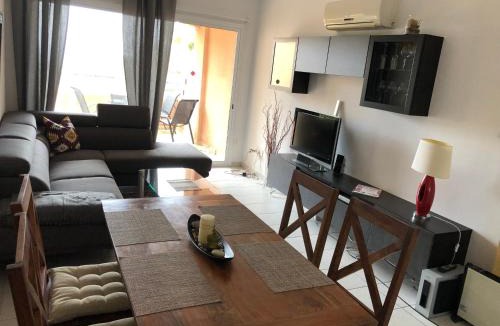 Peyia Town Apartment | Schönes 3 Zimmer Apartment, Meerblick, Pool, freies WLan