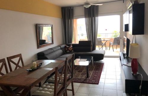 Peyia Town Apartment | Schönes 3 Zimmer Apartment, Meerblick, Pool, freies WLan