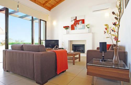 Ayia Thekla Villa | Villa Louisa