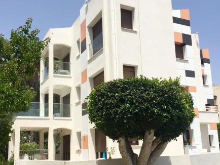 Agios Tychon Apartment | Modern Seaview Beach Studio Limassol