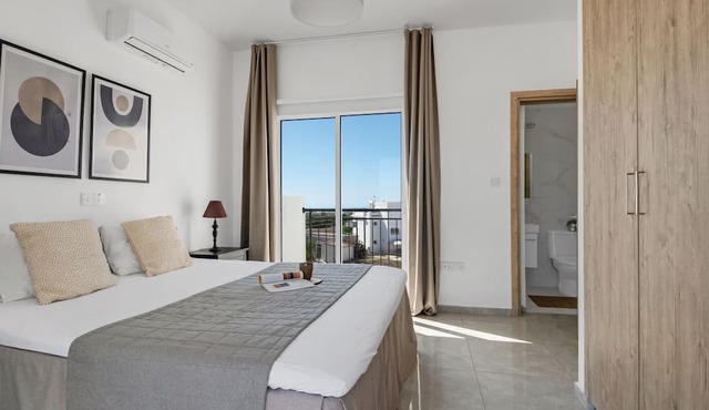 Sanders White Mountains - Vibrant Villa With Pool