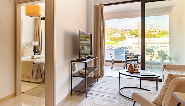 Sanders River Plaza - Light 2 Bedroom Apartment with Balcony