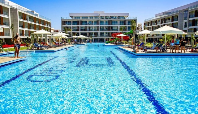 Studio Flat w Shared Pool 4 min to Beach in Iskele in Yeni Iskele