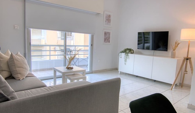 Phaedrus Living Town Flat Stephania 302