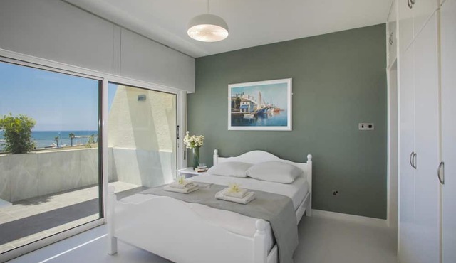 Lordos Sunshore Beachfront Suite