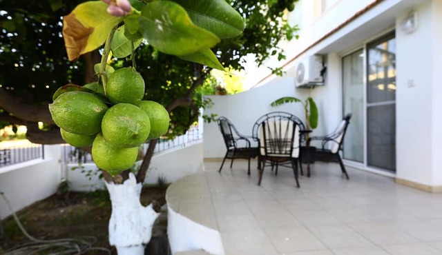 Doruksen Cozy Sea House with spacious backyard and sea view-2 min from the beach in Alsancak