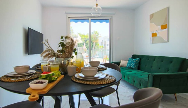 Phaedrus Living: Seaside Luxury Flat Athina 21