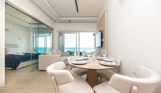Dinglis Beach Hotel Apartments