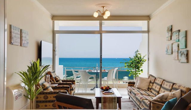 Makenzy Sandy Beachfront Paradise in Larnaca