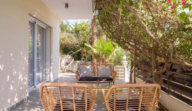 Lambis House - Three Bedroom Apartment, Sleeps 6 in Limassol