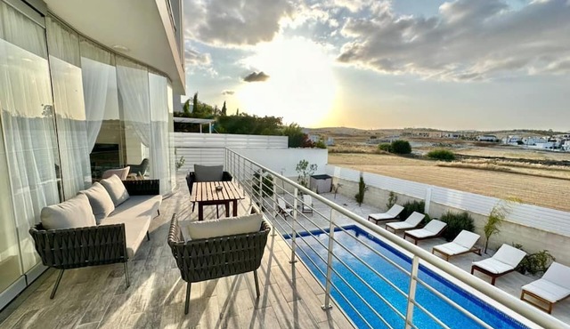 Villa Rizoelia - Perfect for 2-3 families holidaying together! in Aradippou