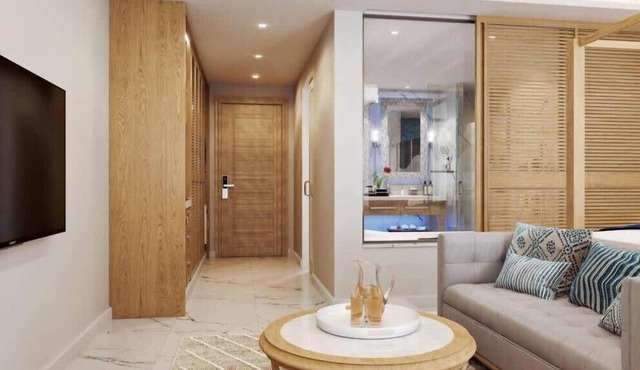 Deluxe 1BR Romantic Suite near Evagoras Stadium in Ayia Napa