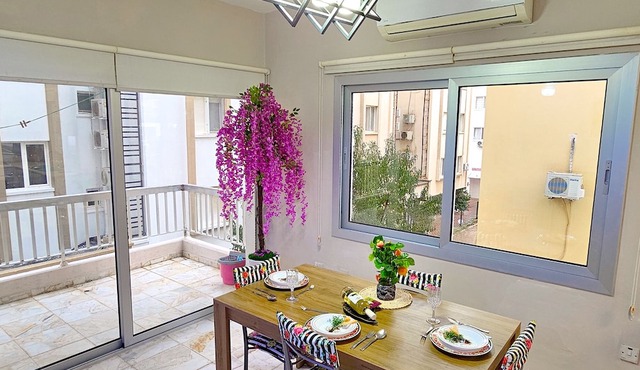 Sleek Flat w Balcony 3 min to Coast in Kyrenia