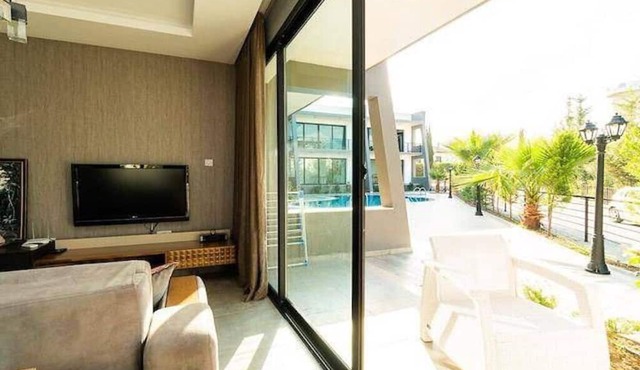 luxury apartment on the first line in Girne