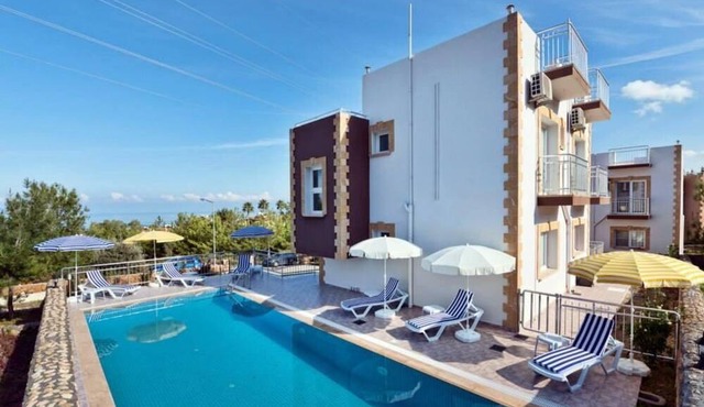 House with Shared Pool and Terrace 9 min to Beach in Girne