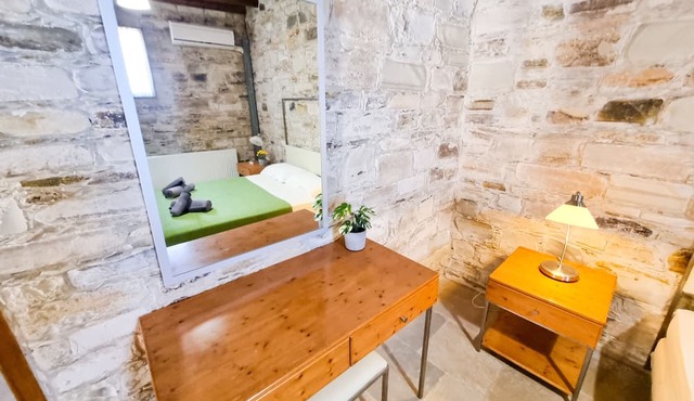 Skarinou's Landhouse Poolside Apartment