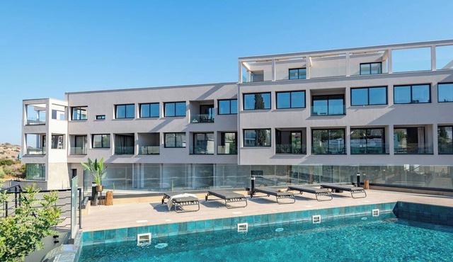 Sanders River Plaza - Light 2-Bdr Apt with Balcony in Limassol