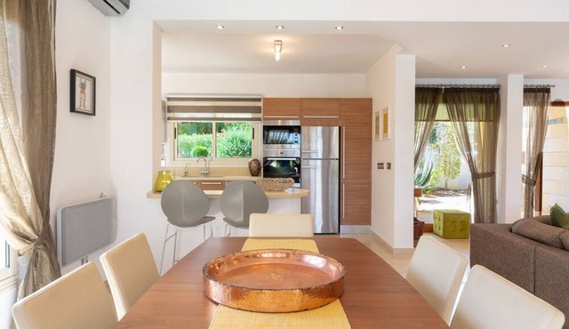 Villa Latchi Marina 12 - a villa that sleeps 6 guests in 3 bedrooms in Latchi