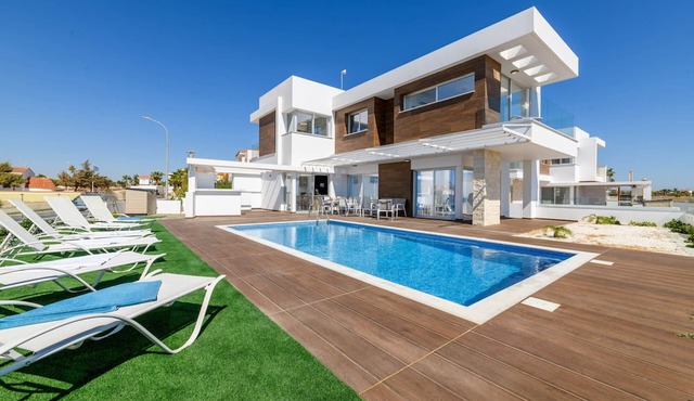 Infinity View Villa - Charming Ayia Thekla Getaway in Ayia Napa