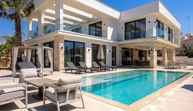 Villa Malibu - Luxury Cap St George Spacious Villa With Private Pool! in Peyia