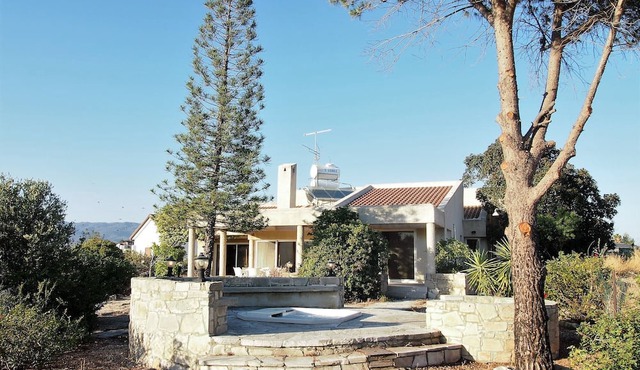 Spacious Villa In Pareklisia - 3 Minutes To The Sea, Great Views And Jacuzzi in Pareklisia