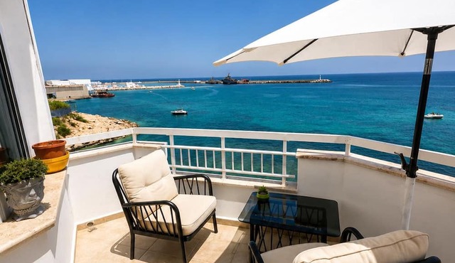 Kyrenia Beachfront 2 Bedroom Apartment in Girne