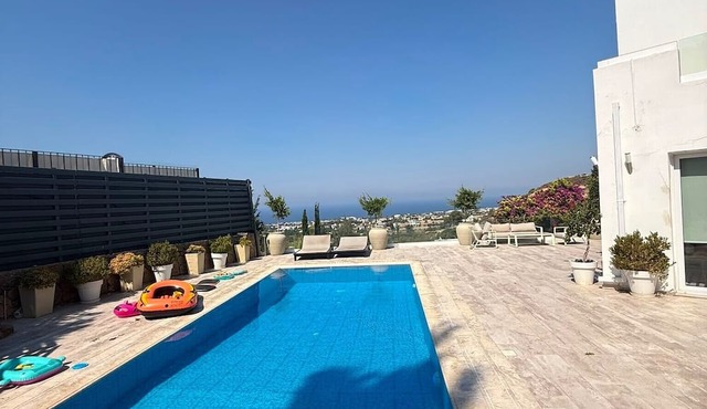 4 bedroom ultra luxury, pool, bar, gym, cinema in Alsancak