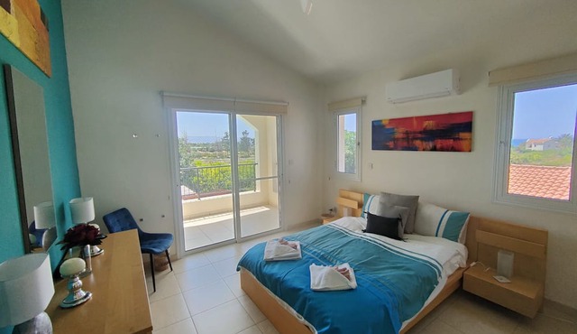 Luxury 2 bedroom Villa with Heated* Pool. n