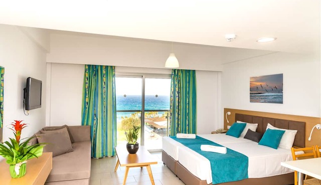 Helios Bay Hotel Apartments in Chlorakas