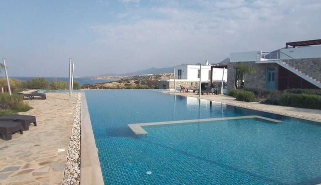 Seaside Bungalow with Seaviews, 2 min walk from Beach Club & Restaurant in Bahçeli