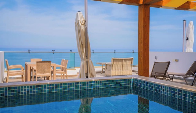 I7 Lighthouse Apartment with Private Pool in Agios Amvrosios Keryneias