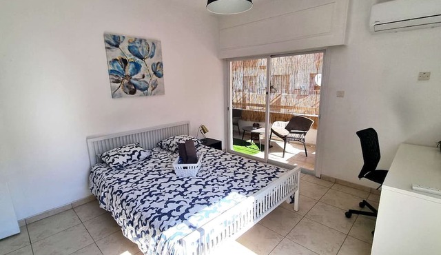 CENTER 2br | 250m walk from beach | parking :)