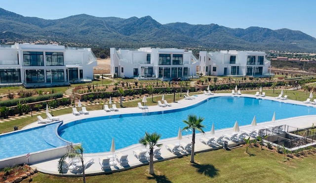 15-2 The Resort Family Apartment with Pool View in Tatlısu