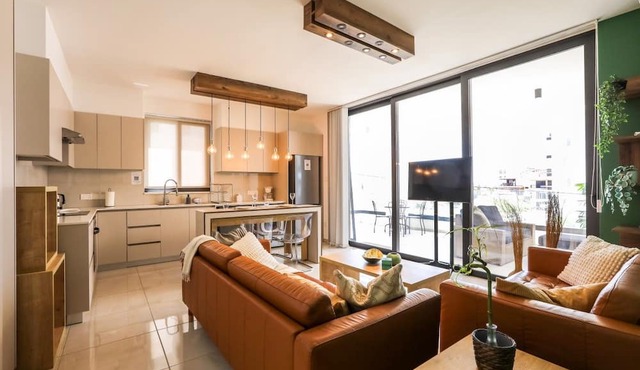 Beachcomber 2-Bedroom Apartment in Larnaca in Cyprus - Larnaca