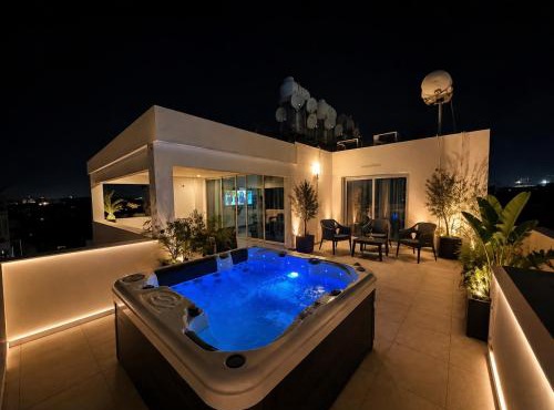 penthouse vibes jacuzzi nights Lefkosa Hamitköy in Nicosia
