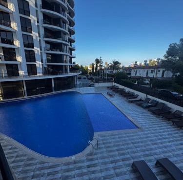 Geniş Teraslı Modern Daire Girne in Larnaca