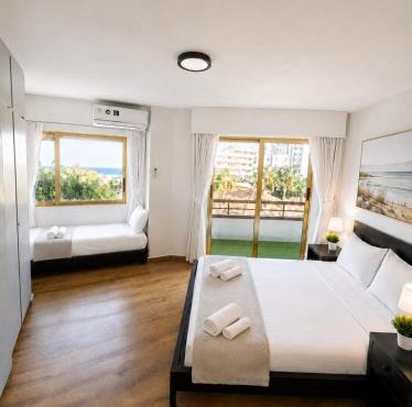 Finikoudes Marina Beachfront Grand Apartment in Larnaca