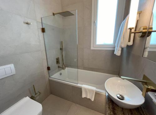 Olymp Luxury House - Ultra Luxury Beachfront Villa with Rooftop Lounge in Paphos