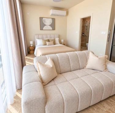 Avalon Gardens B102 - Resort Studio - Pools Gym & Fast Wi-Fi in Emba
