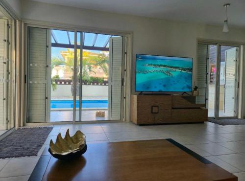 Villa Larnaca Bay Resort