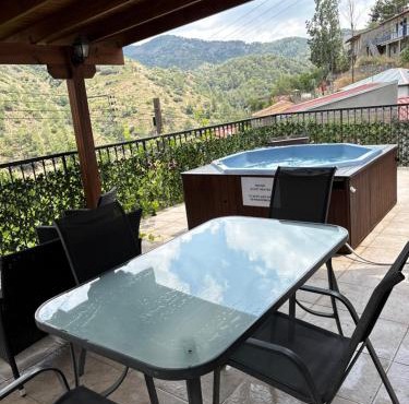 Love Holiday Suite 2 in Tris Elies