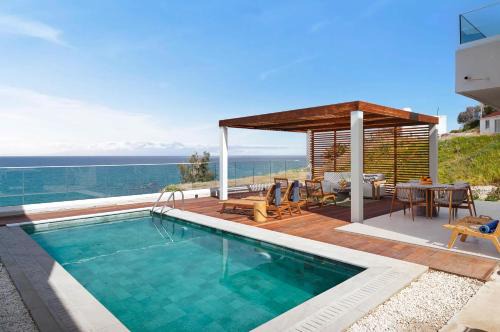 Villa Lara - Stylish Retreat with Beach Access
