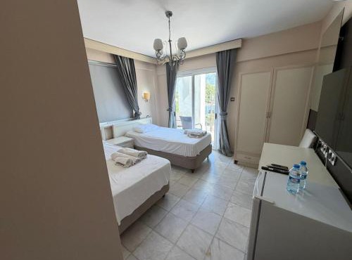 Marsin Hotel & Bungalows
